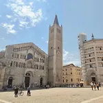 Luxury 5 Al Duomo Di * 파르마