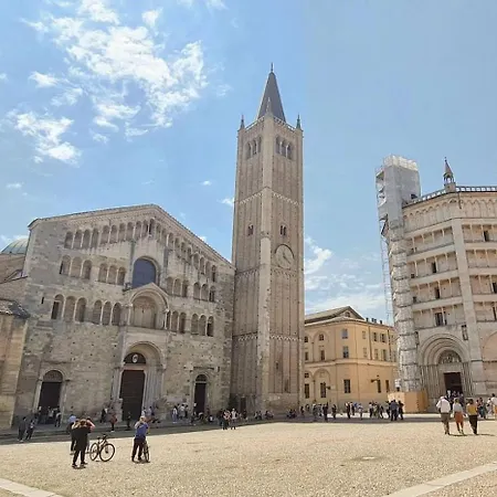 Luxury 5 Al Duomo Di * パルマ